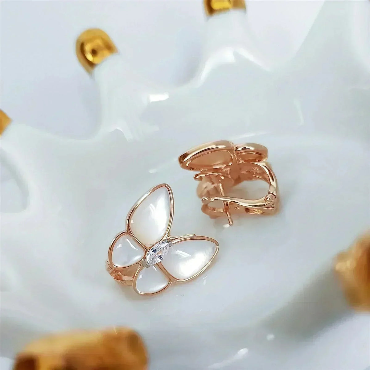 [Glow Muse]BUTTERFLY MOP DIAMOND EARRINGS