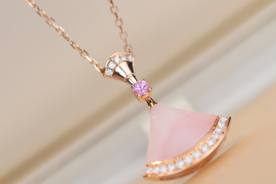 [⭐Glow Muse ]DREAM NECKLACE PINK MOP DIAMOND