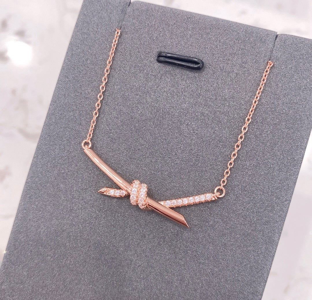 [Glow Muse ]KNOT NECKLACE DIAMONDS