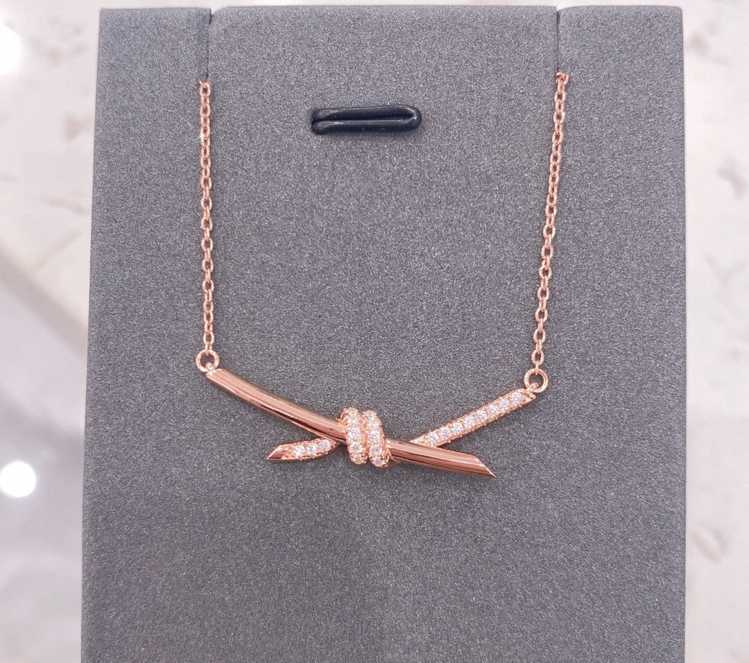 [Glow Muse ]KNOT NECKLACE DIAMONDS