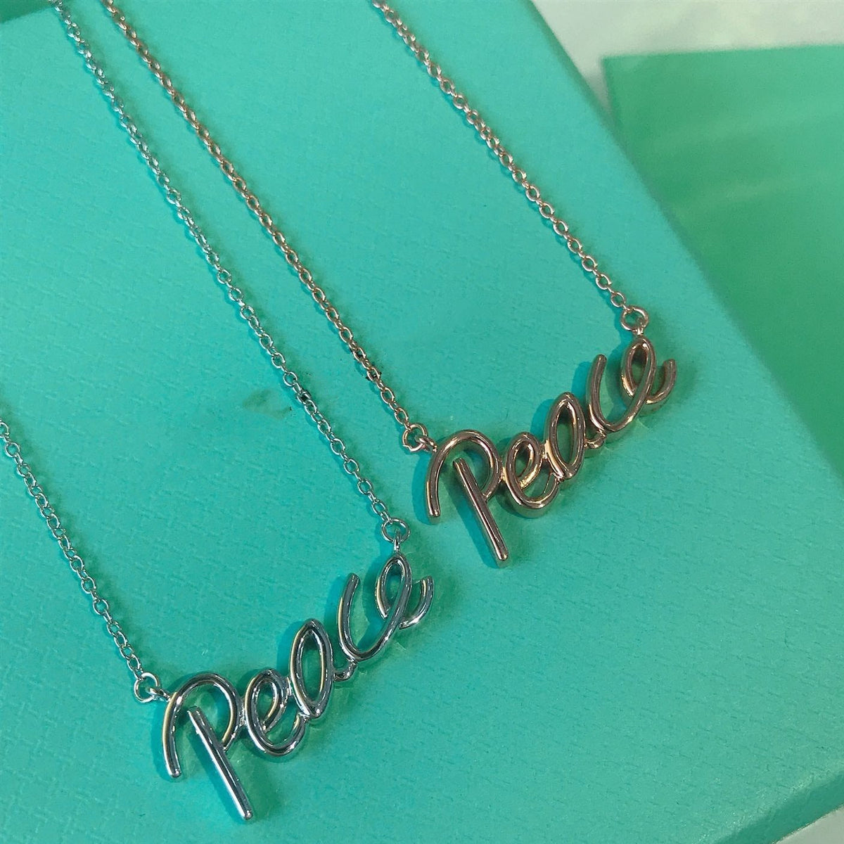 [Glow Muse ]PEACE TEXT PEDANT NECKLACE