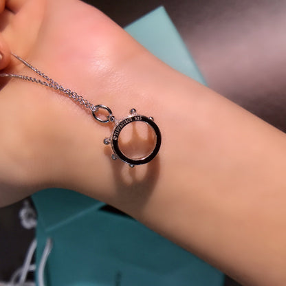 [Glow Muse ]CROWN PEDANT NECKLACE