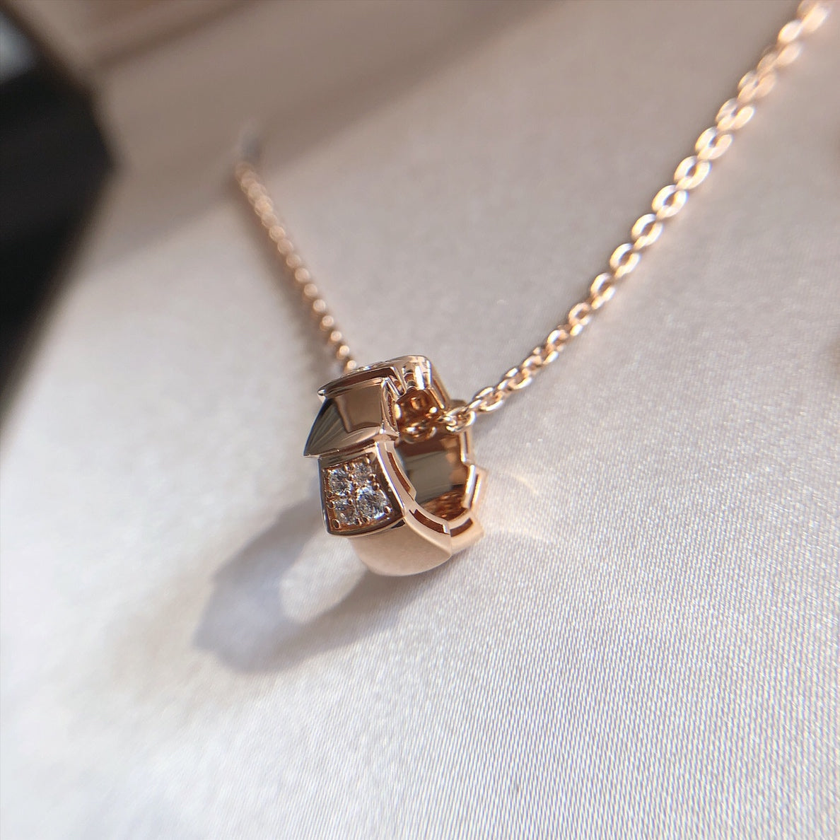 [⭐Glow Muse ]SERPENTI PEDANT DIAMOND PINK GOLD NECKLACE