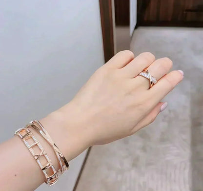 [Glow Muse ]NARROW HINGED BANGLEIN WITH DIAMONDS SMALL