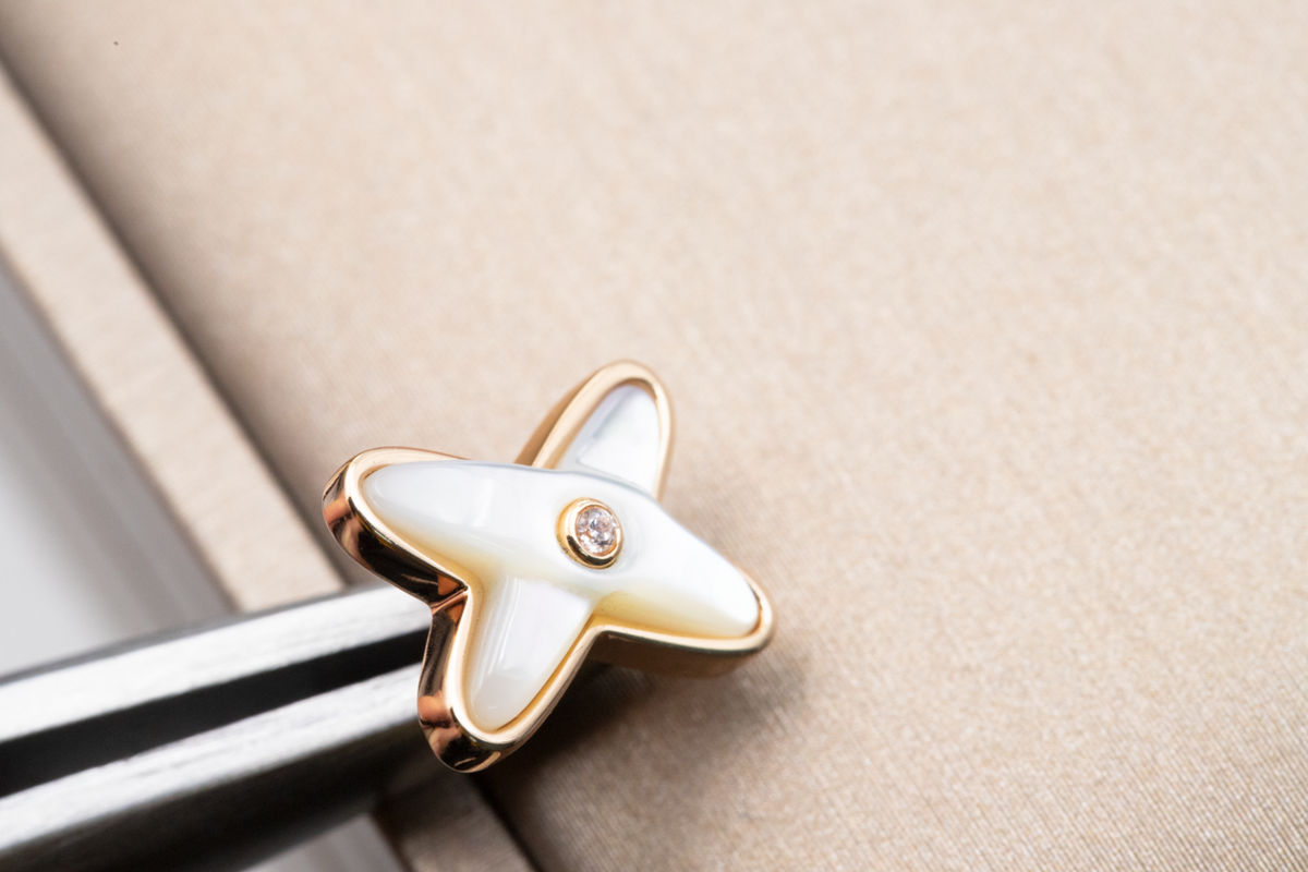 [Glow Muse]JEUX DE WHITE MOP PINK GOLD DIAMOND EARRINGS