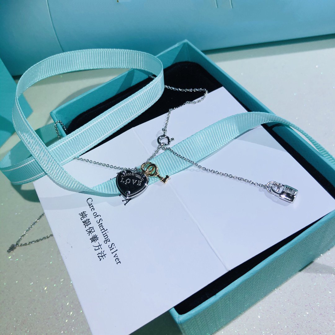 [Glow Muse ]LOVE HEART TAG KEY NECKLACE